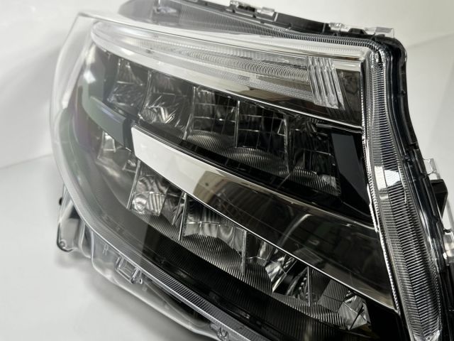美品/破損キズなし ルーミー カスタム M900A M910A 後期 純正 右ヘッド