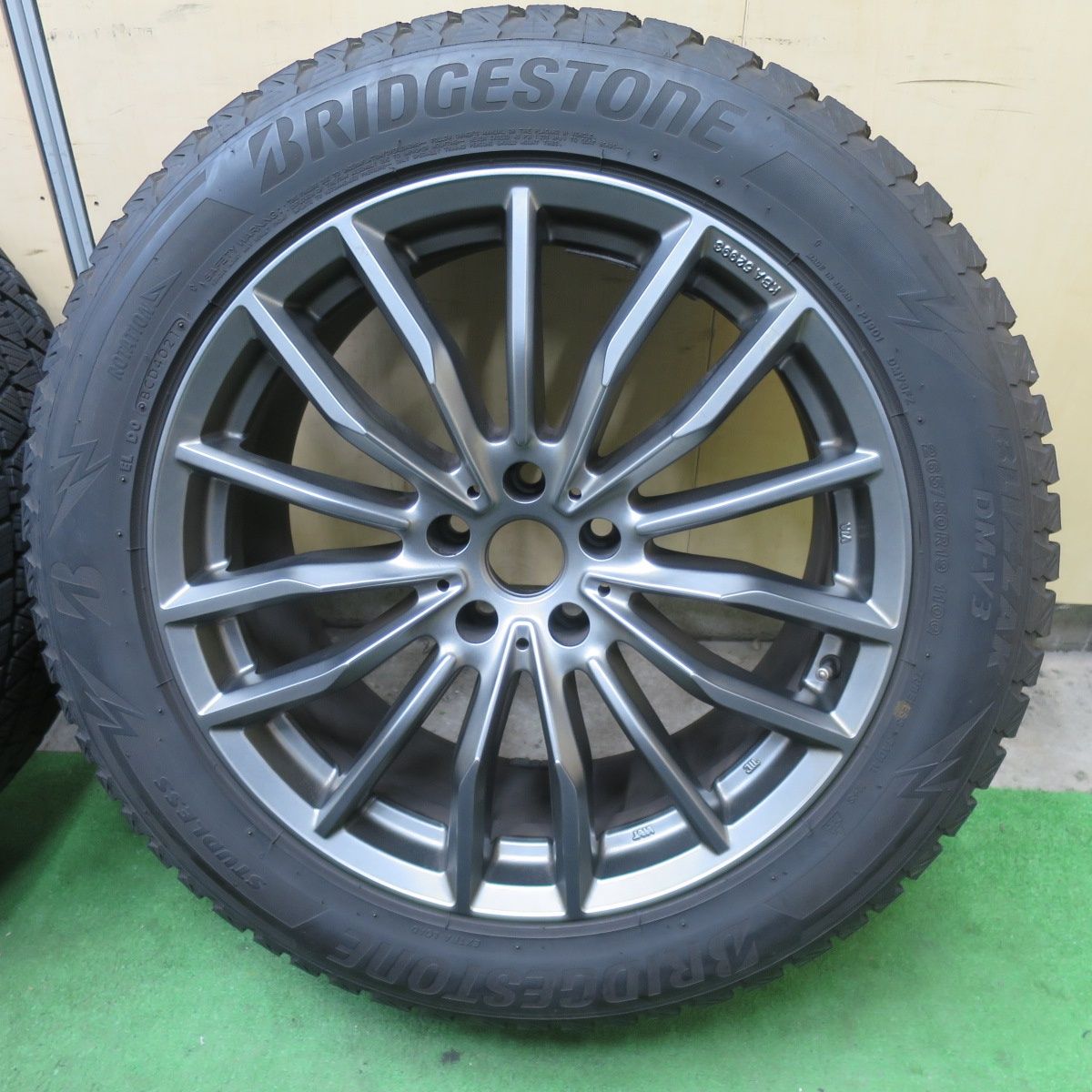 送料無料]バリ溝！19年！9.5分以上☆BMW 等 MAK 265/50R19 