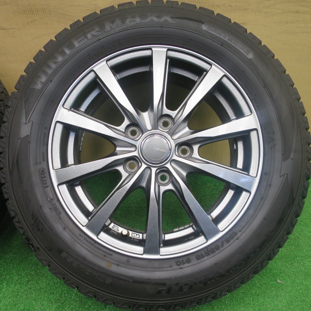 バリ溝！24年！キレイ！ほぼ10分☆スタッドレス 195/65R15 ダンロップ