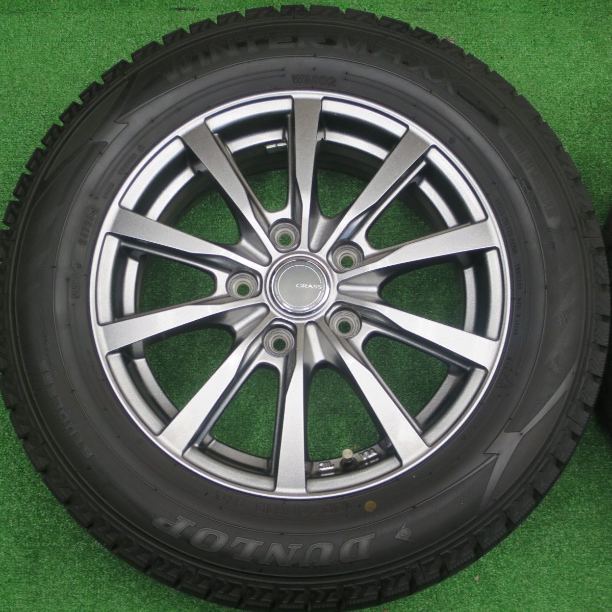 バリ溝！24年！キレイ！ほぼ10分☆スタッドレス 195/65R15 ダンロップ
