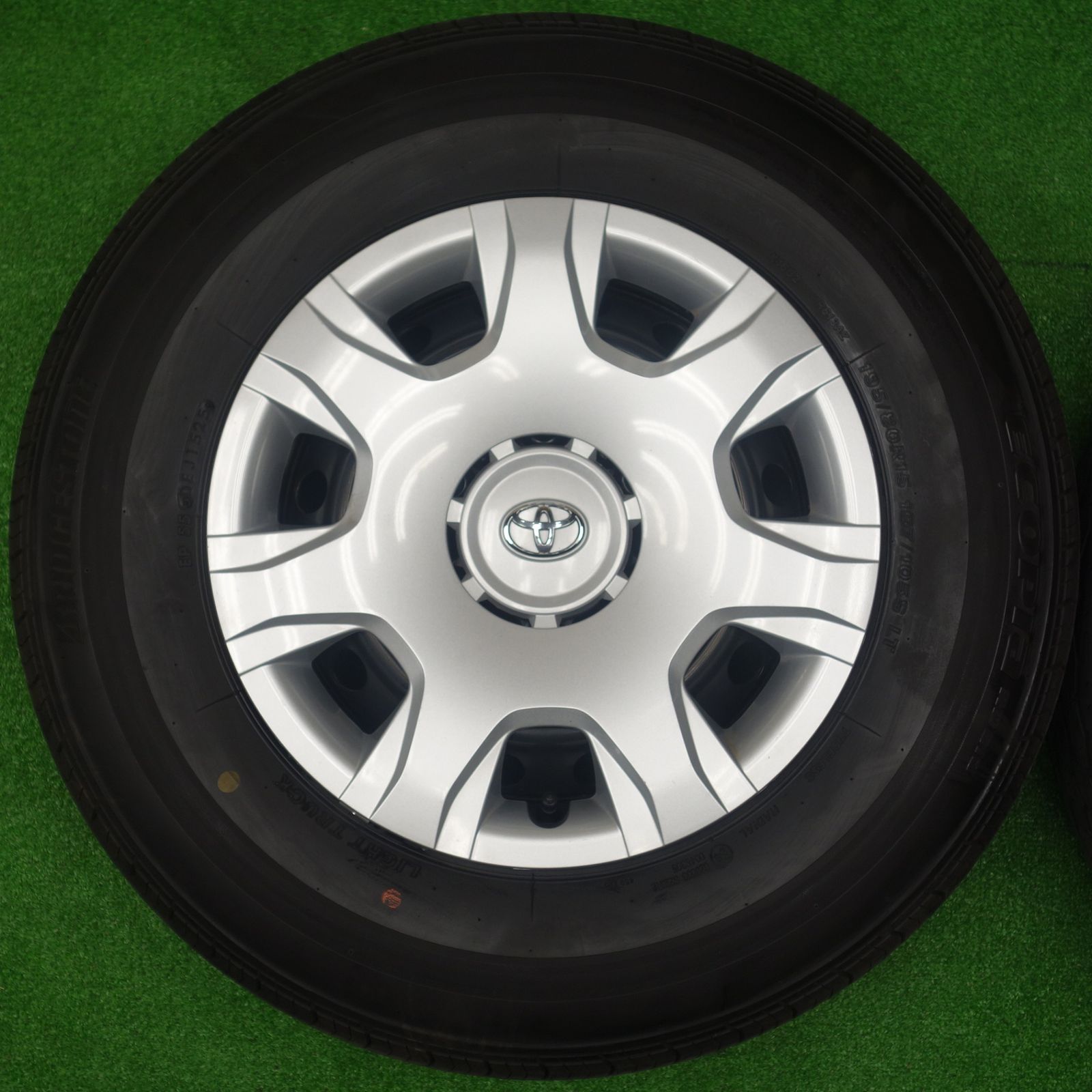 バリ溝！25年！キレイ！9.5分以上☆トヨタ 200系 ハイエース 純正