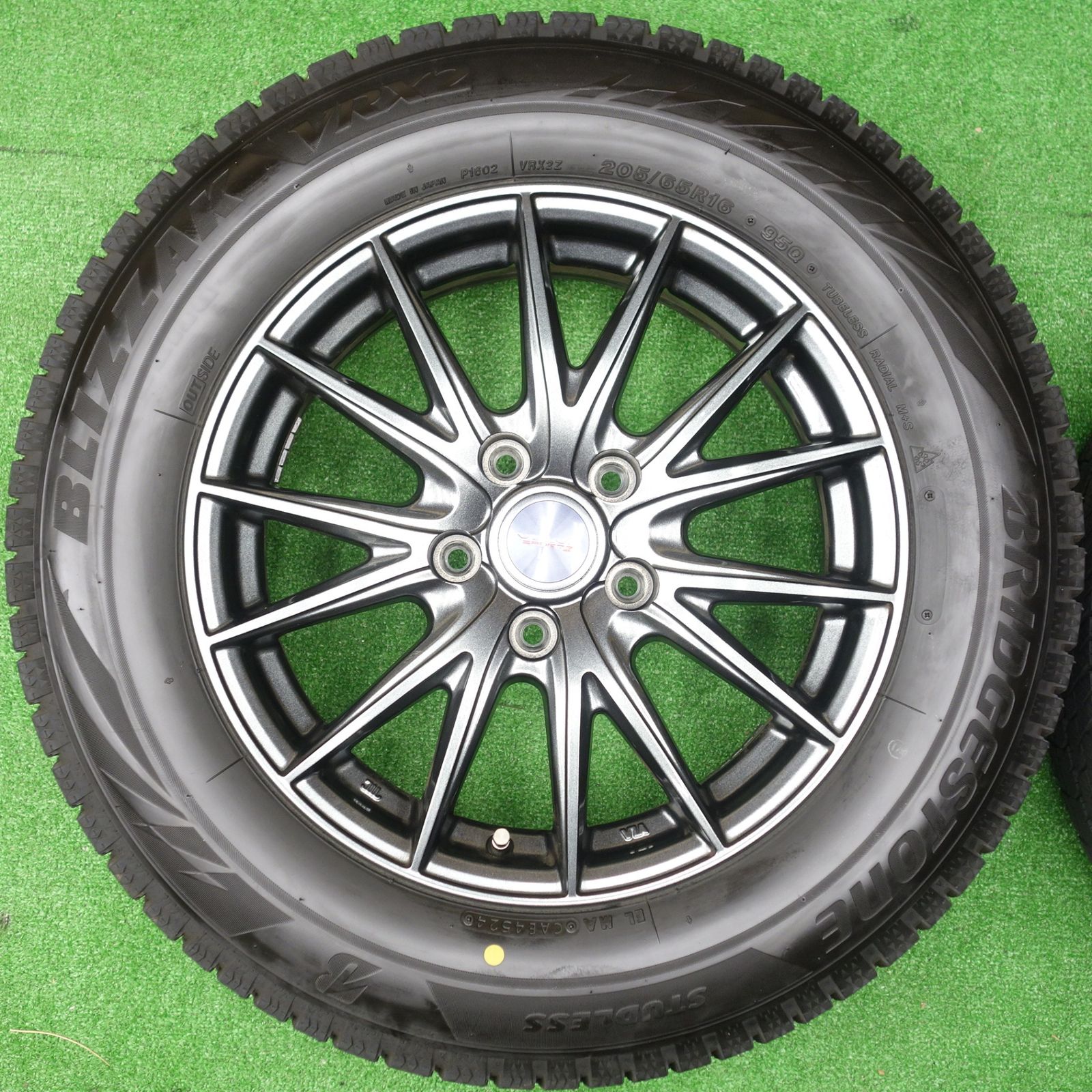 バリ溝！24年！キレイ！9.5分☆スタッドレス 205/65R16 ブリヂストン