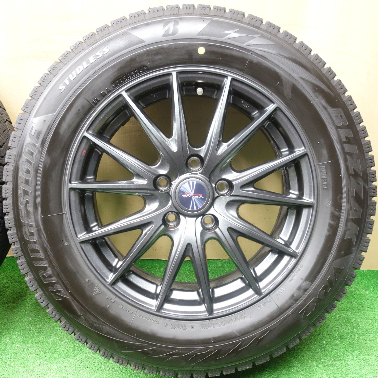 バリ溝！24年！キレイ！9.5分☆スタッドレス 205/65R16 ブリヂストン