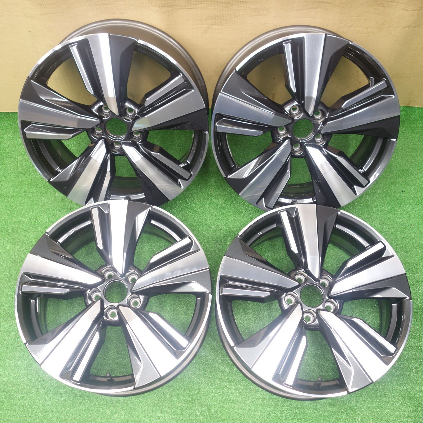 【新車外し】日産エクストレイルT33純正ホイール19インチ4本セット 送料無料] 新車外し☆日産 T33 エクストレイル 純正 ホイール 19インチ