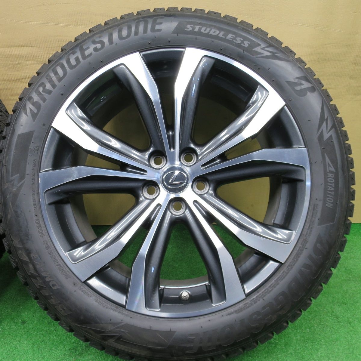 センサー付！バリ溝！22年！9.5分☆レクサス RX バージョンL 純正 235