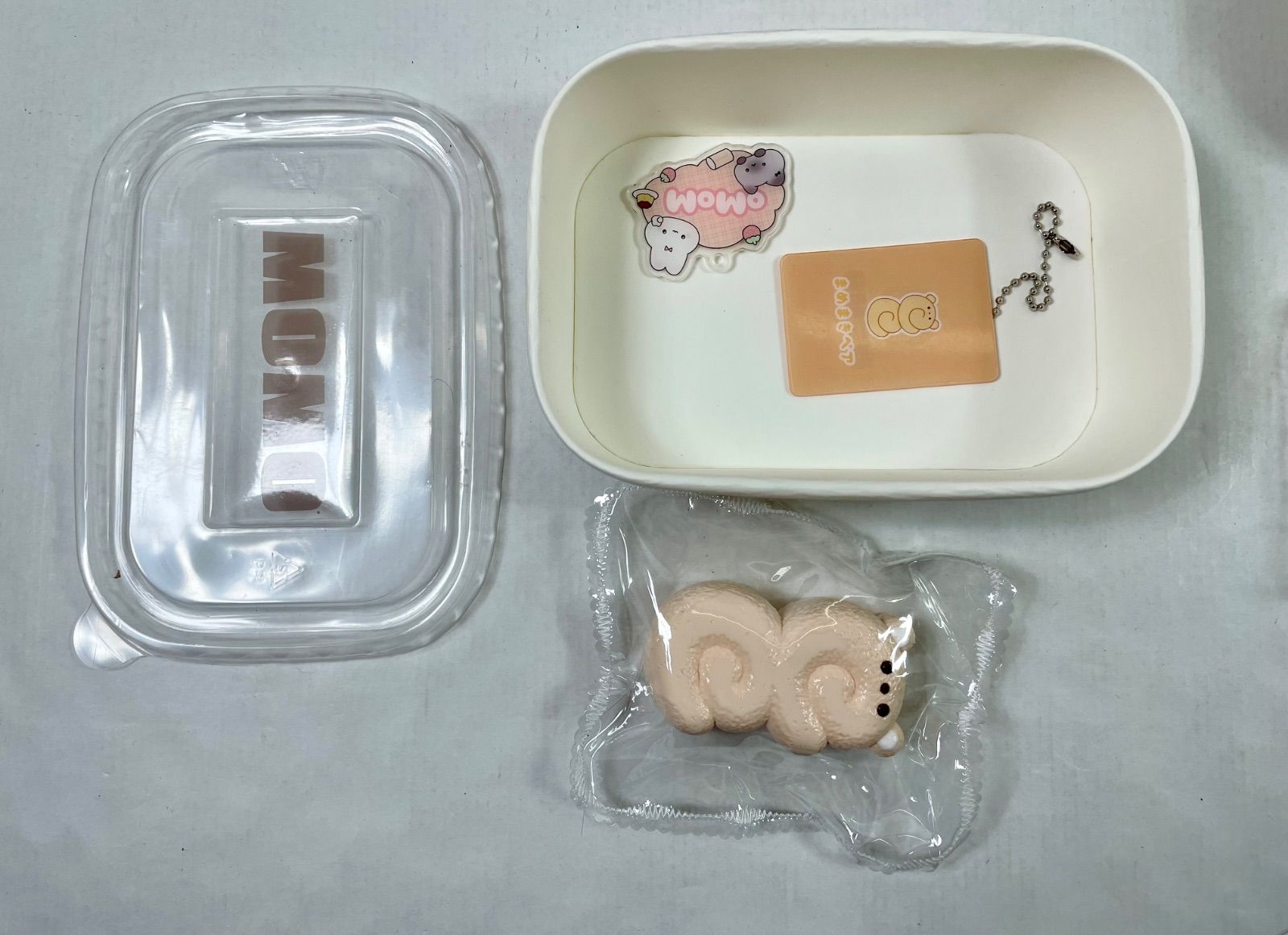 A2442・MOMO スクイーズ 4個 まとめ 1個ホルダーチェーンと アクリル