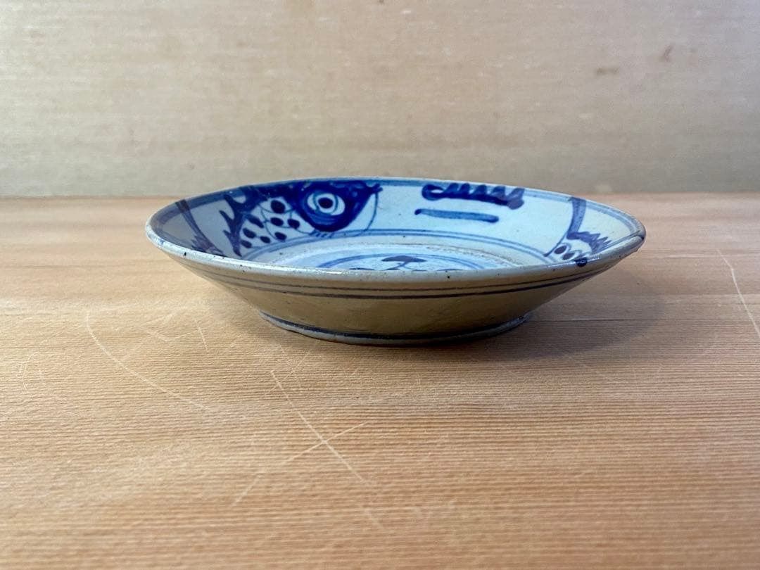時代物 プリミティブな 魚文 安南焼 染付 小皿 直径14.5cm 古安南皿