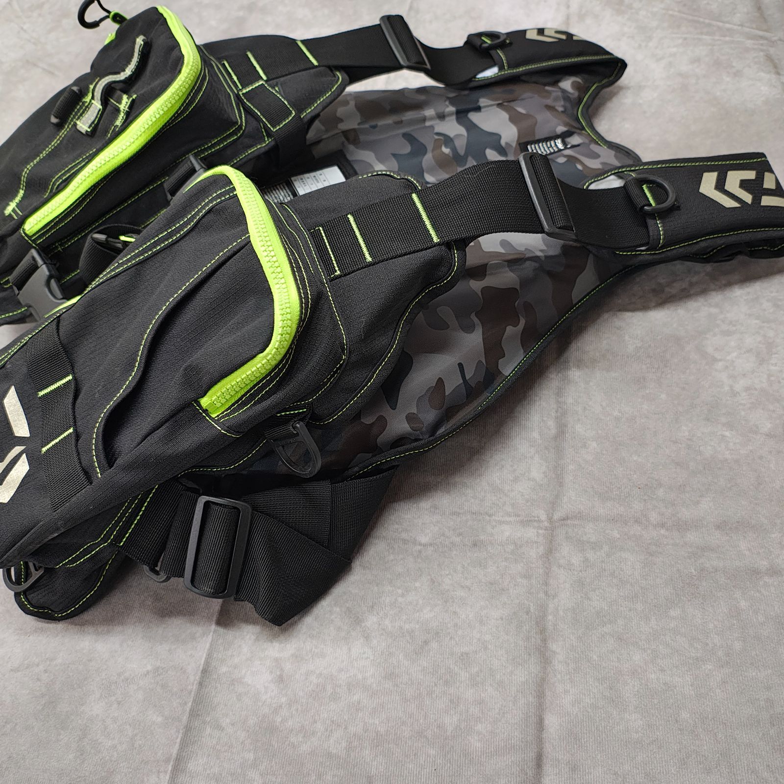 DAIWA DF-6406 ダイワ フローティングベスト ブラック 迷彩