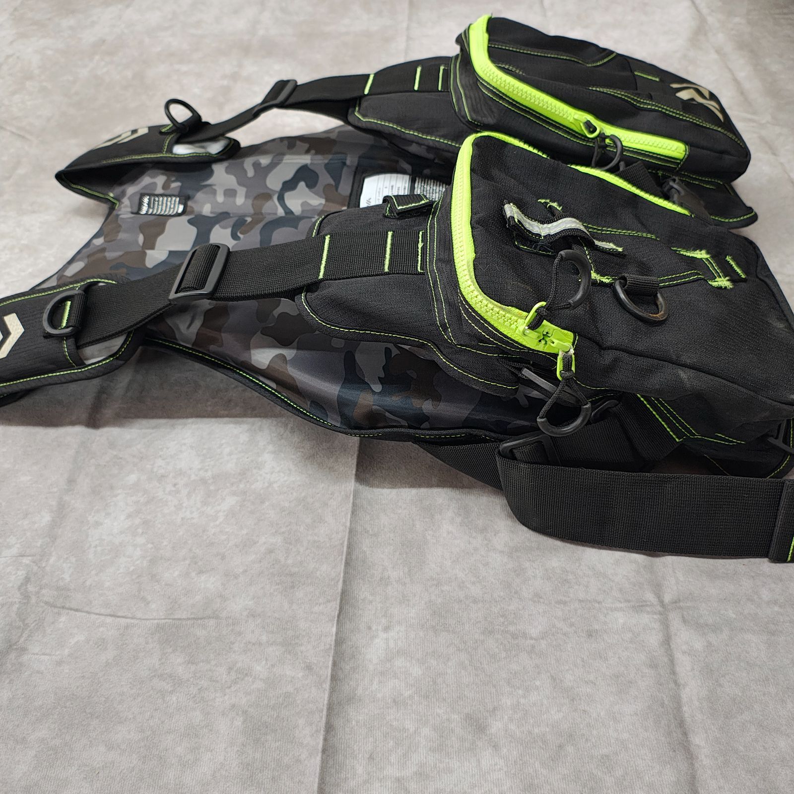 DAIWA DF-6406 ダイワ フローティングベスト ブラック 迷彩