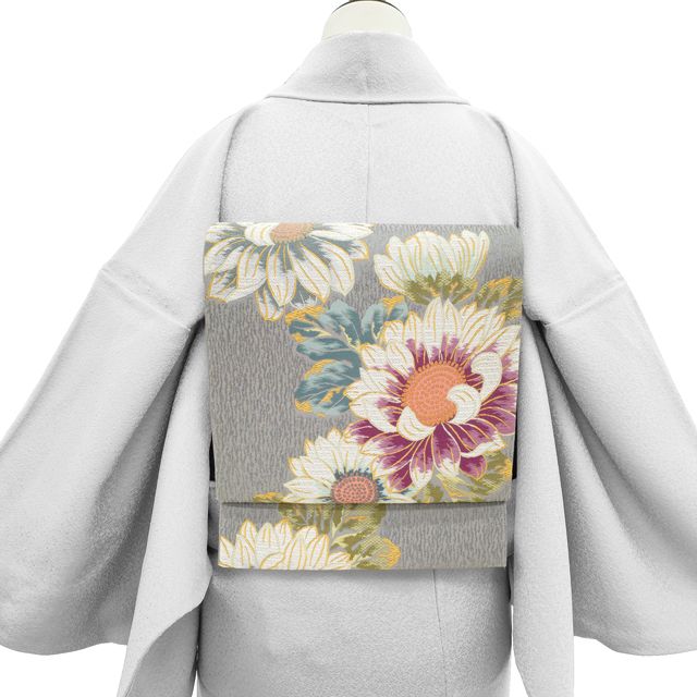 袋帯 正絹 未使用 フォーマル ライトグレー地 菊 花 金糸 織り柄 作家物のようなデザイン 新古品 美品 仕立て上がり みやがわ sb55001 新古品】 袋帯 正絹 未使用 フォーマル ライトグレー地 灰色 菊 花