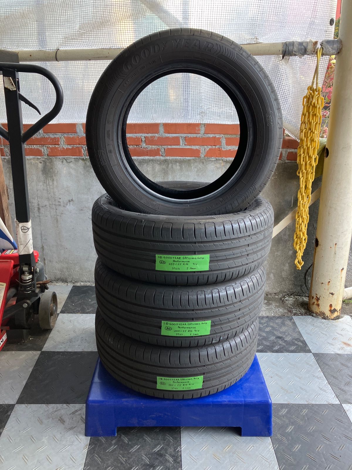 値下げ！[送料込み]205/55R16 2023年製 GOODYEAR Efficient Grip 