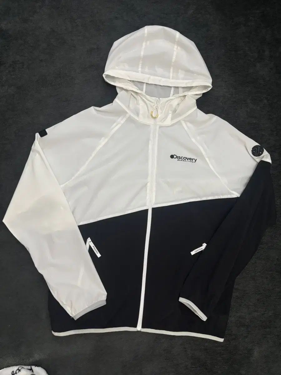 DISCOVERYエクスペディション ウィンドブレーカー