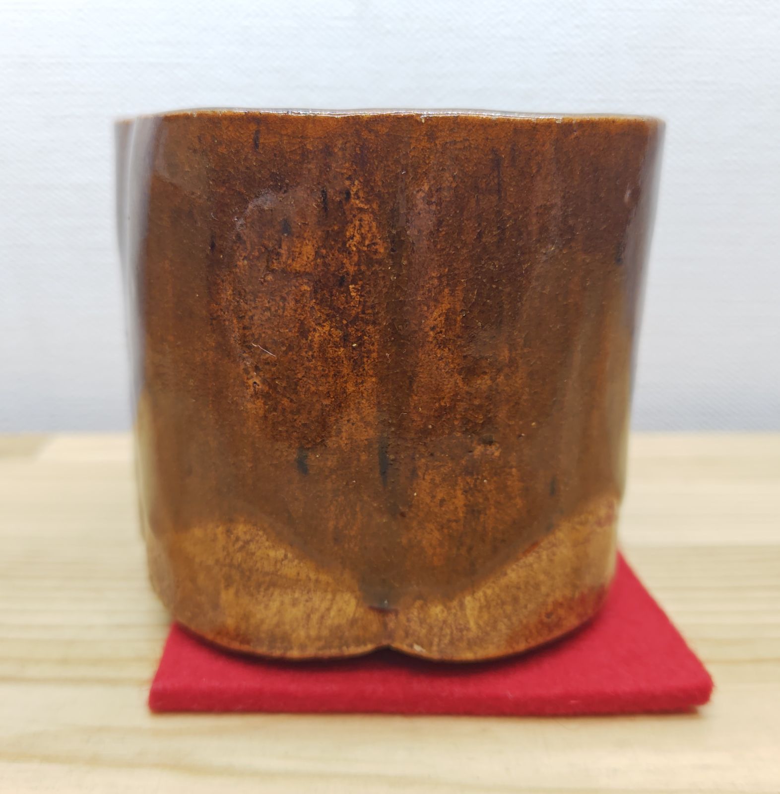 逢絢亭・中古品】茶道具 火入 大樋焼 飴釉 梅形火入 9代大樋長左衛門