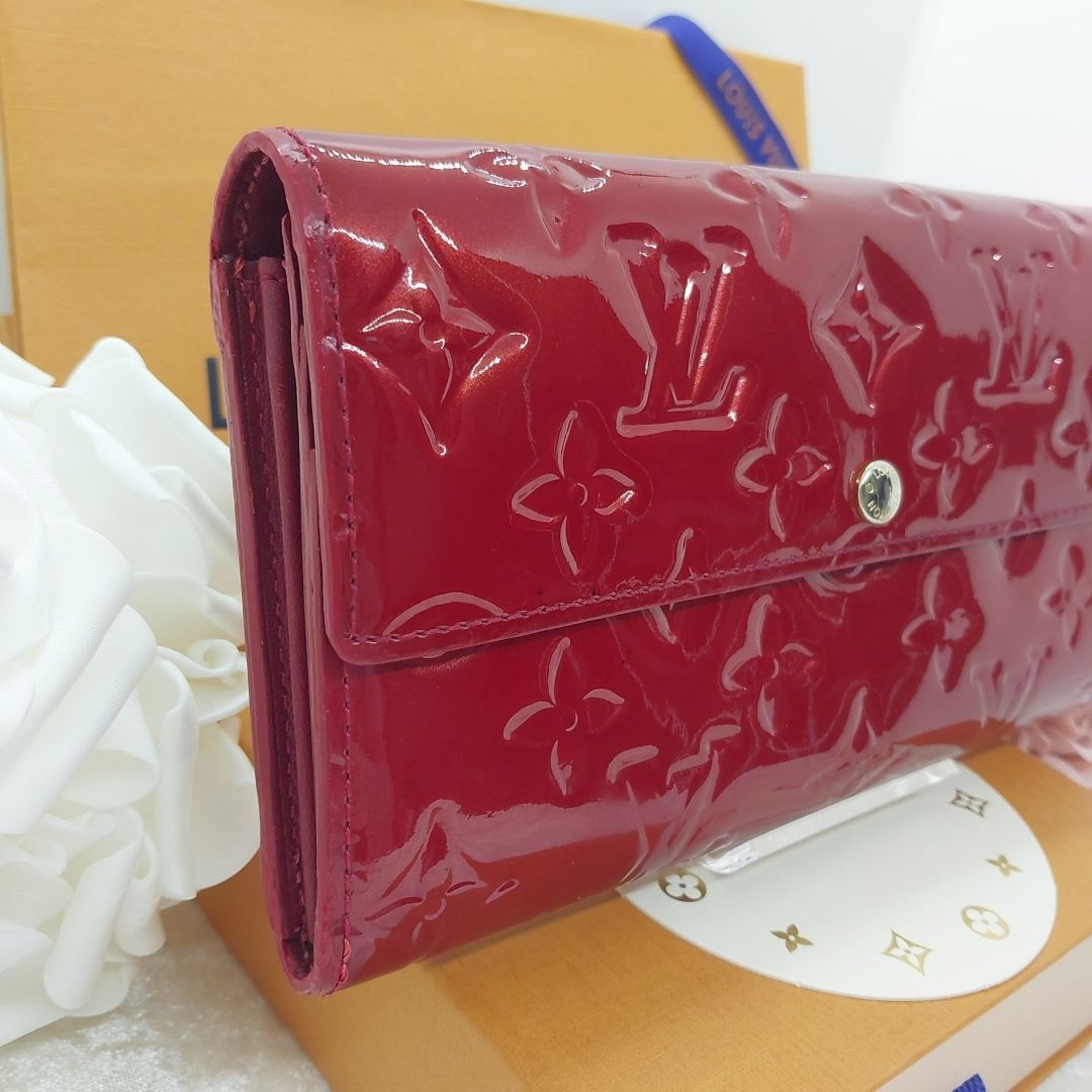 LOUIS VUITTON ルイヴィトン ヴェルニ ポルトフォイユ・サラ 長財布 赤