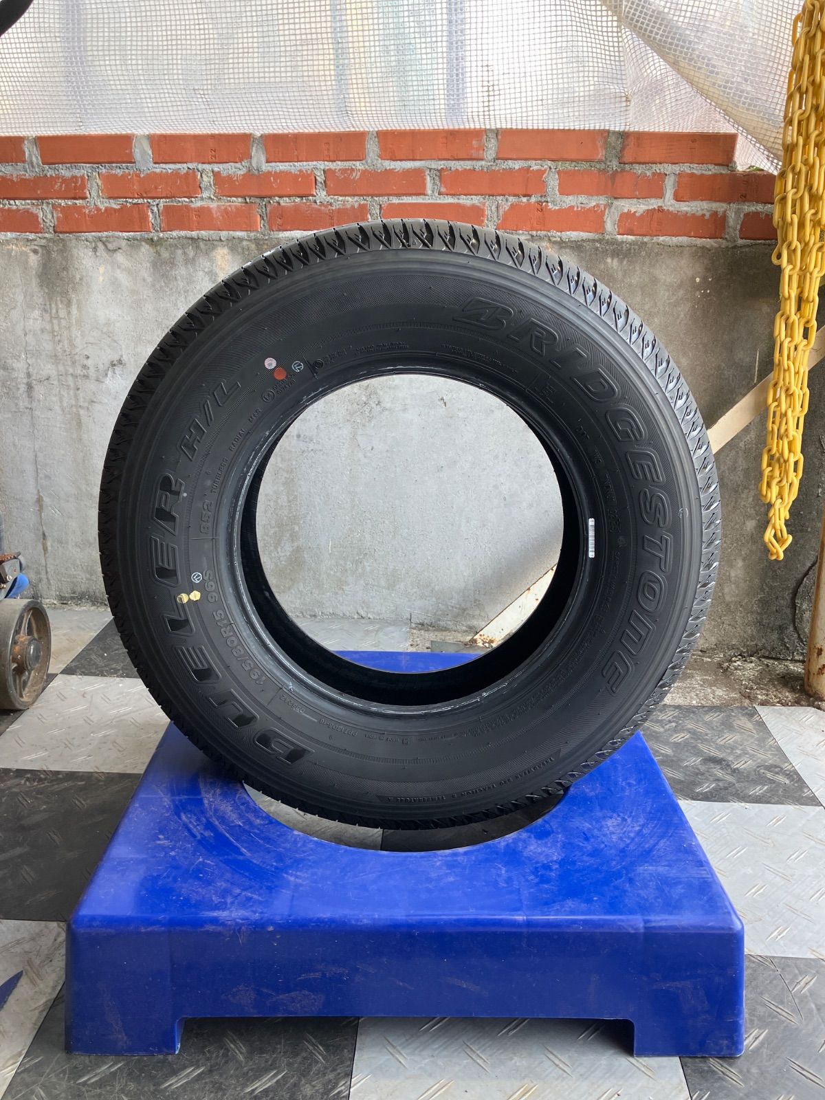 送料込み]195/80R15 2025年製 DUNLOP DUELER 852 ダンロップ