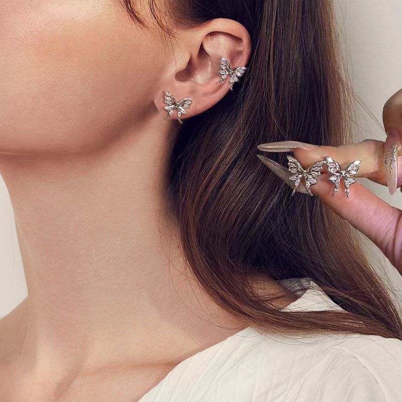 バタフライ イヤリング シルバー ジルコン 上品 綺麗め 新品 - メルカリ