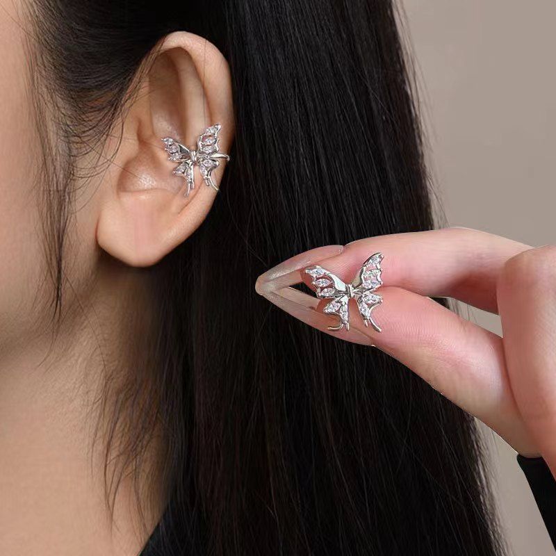 バタフライ イヤリング シルバー ジルコン 上品 綺麗め 新品 - メルカリ