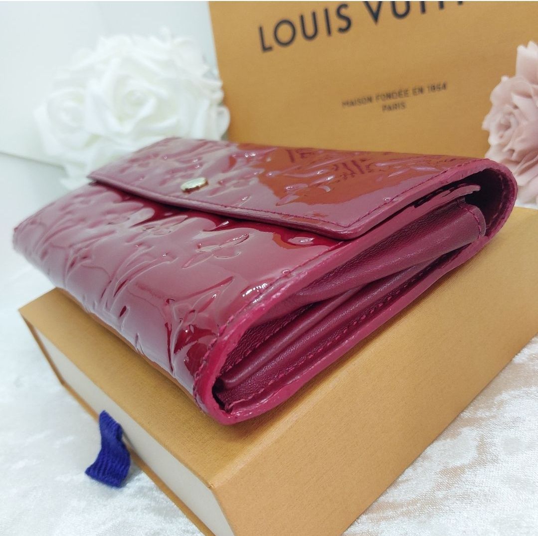 LOUIS VUITTON ルイヴィトン ヴェルニ ポルトフォイユ・サラ 長財布 赤