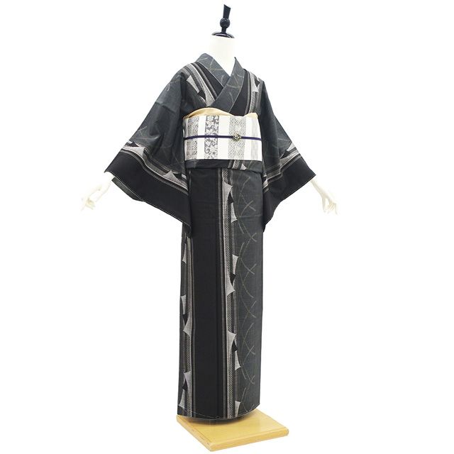 奄美大島紬　裄丈69cm 未使用品　特Ｂ 大島紬 美品 名品 身丈166.5cm 裄丈69cm 正絹 大島紬 身丈162.5cm 裄