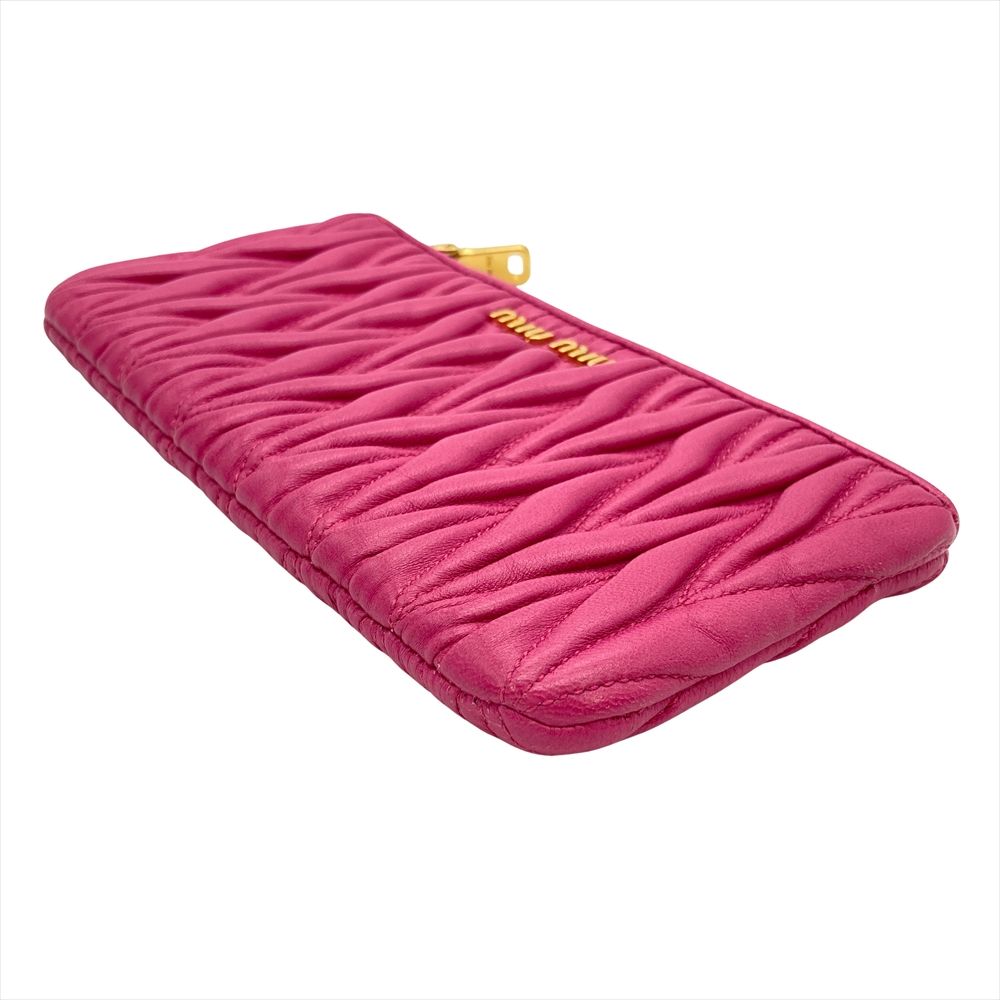 【BIGお買い物ラリー★30%OFFセール中】ミュウミュウ MIUMIU ポーチマテラッセ アクセサリーポーチ ピンク ゴールド レディース 中古 ミュウミュウ MIUMIU マテラッセ ポーチ レザー ピンク ゴールド金具