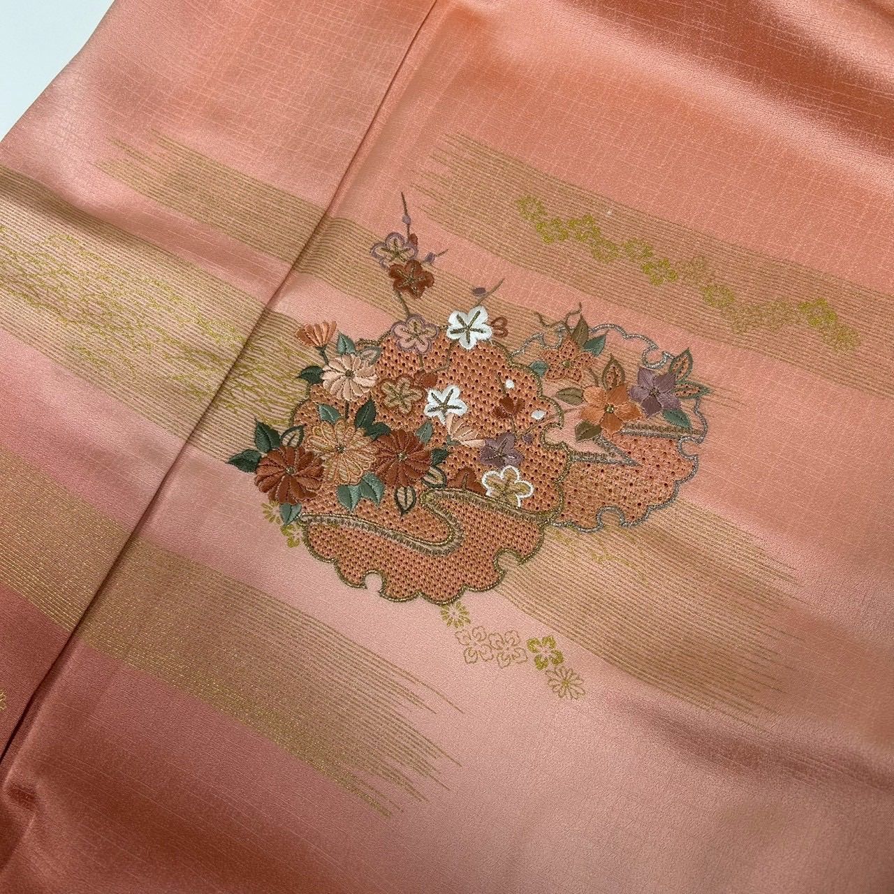 付下げ 汕頭刺繍 裄66 紋無し 金彩 正絹 着物 MK-3039 - メルカリ