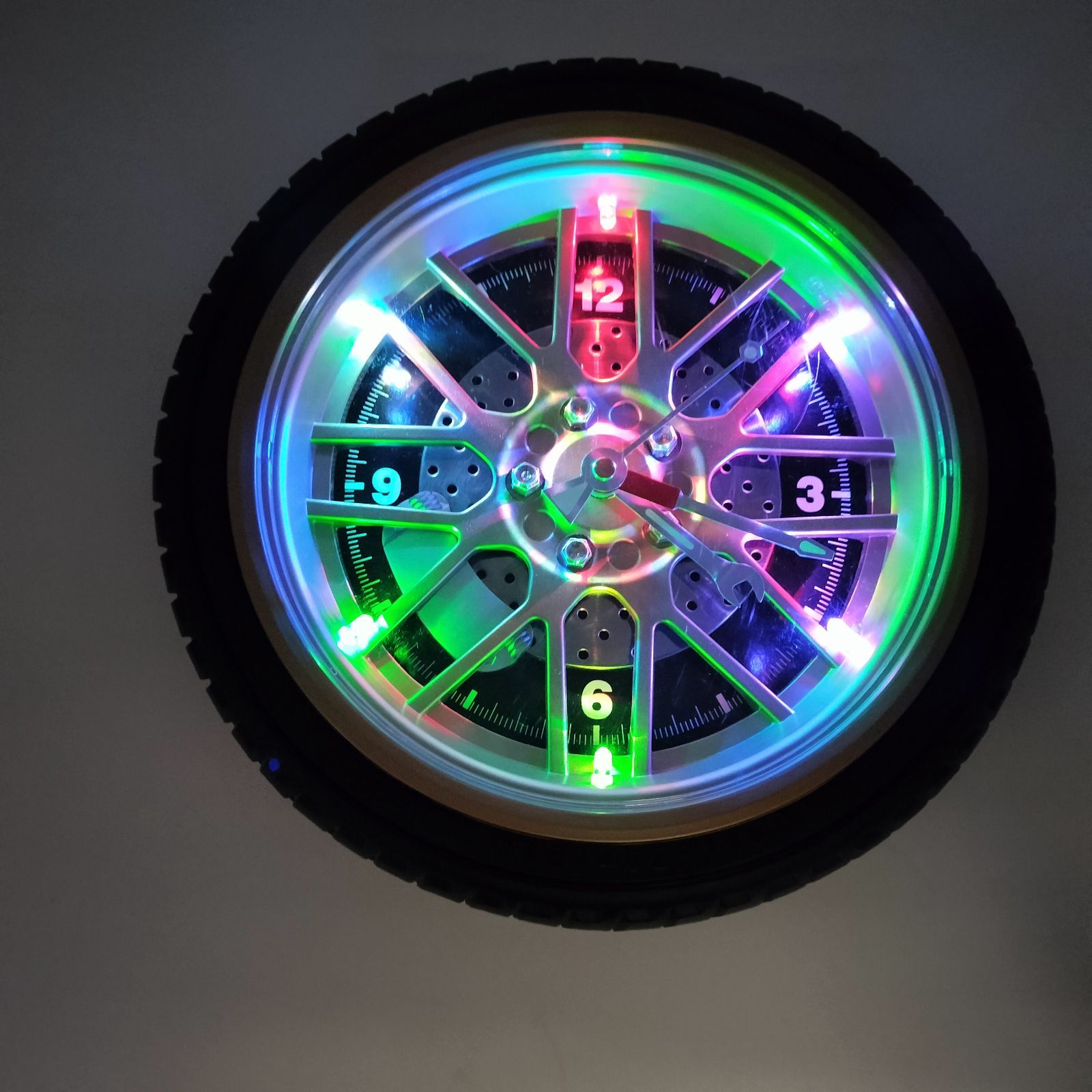 珍しいタイヤ型 光る壁掛け時計 レインボーホイール クロック 25.5cm