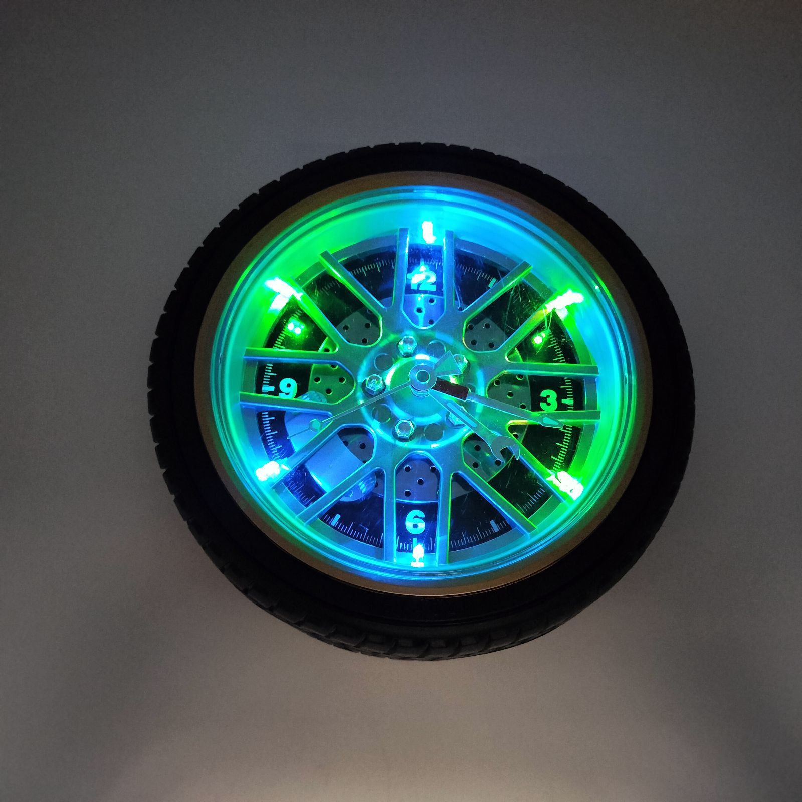 珍しいタイヤ型 光る壁掛け時計 レインボーホイール クロック 25.5cm