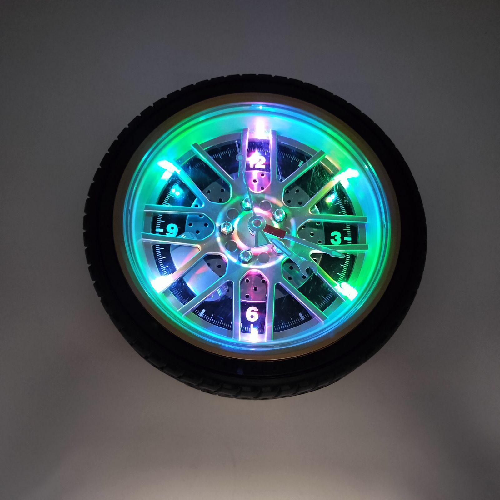 珍しいタイヤ型 光る壁掛け時計 レインボーホイール クロック 25.5cm