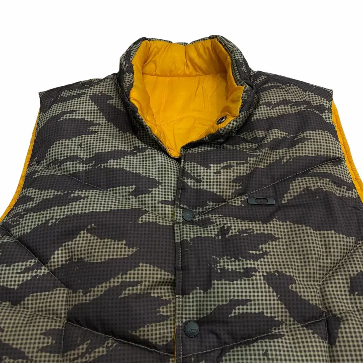 オークリー カモフラ ミリタリー ダウン ベスト 95 m - メルカリ