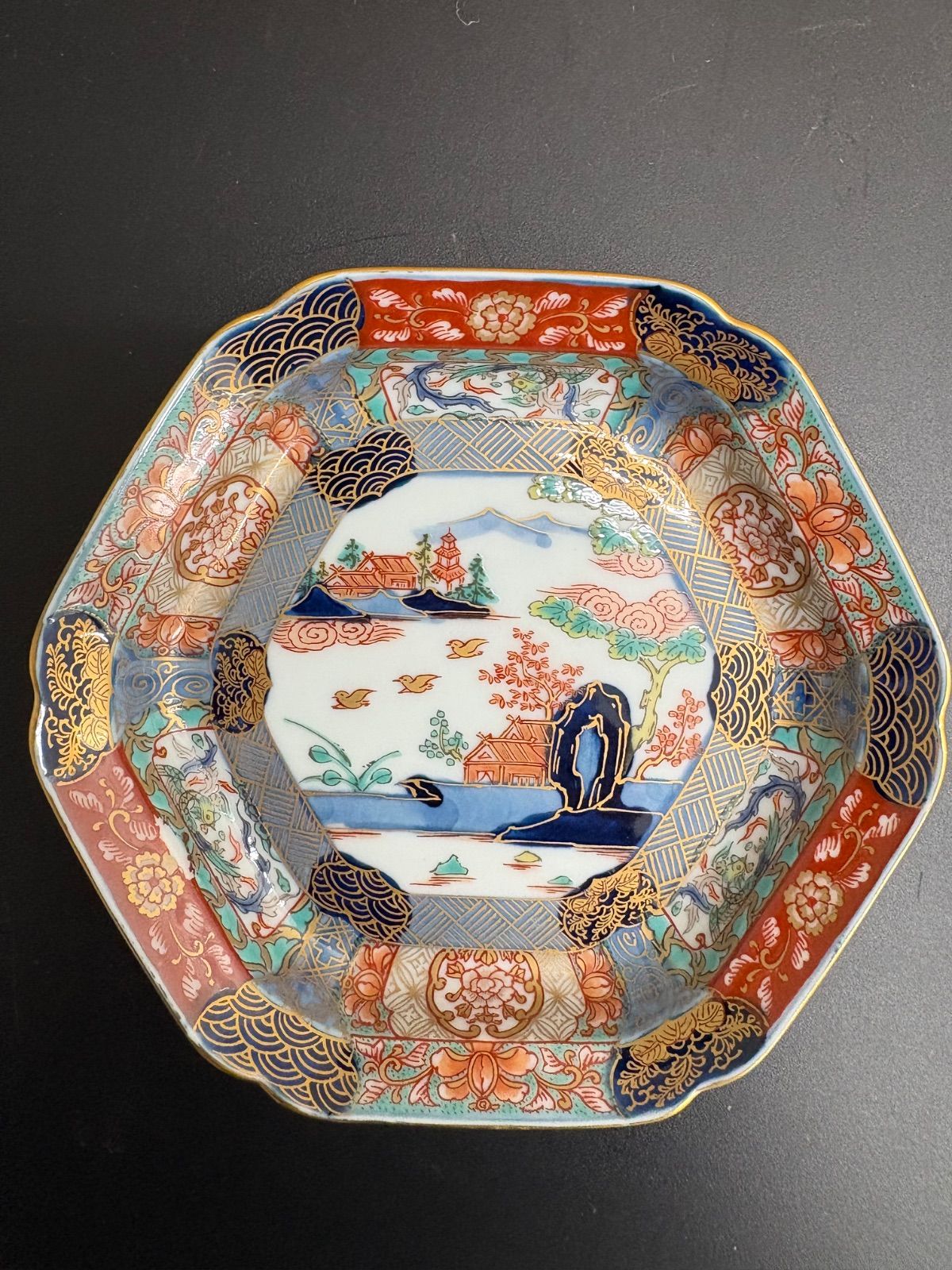 有田焼 幸楽窯による「錦色絵山水 六角皿」5枚セット - メルカリ