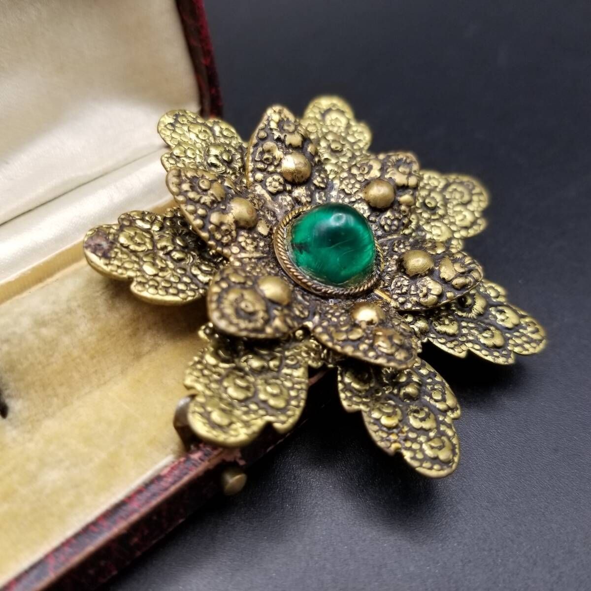 大ぶり 花型 グリーン カボション ヴィンテージ フラワー ブローチ