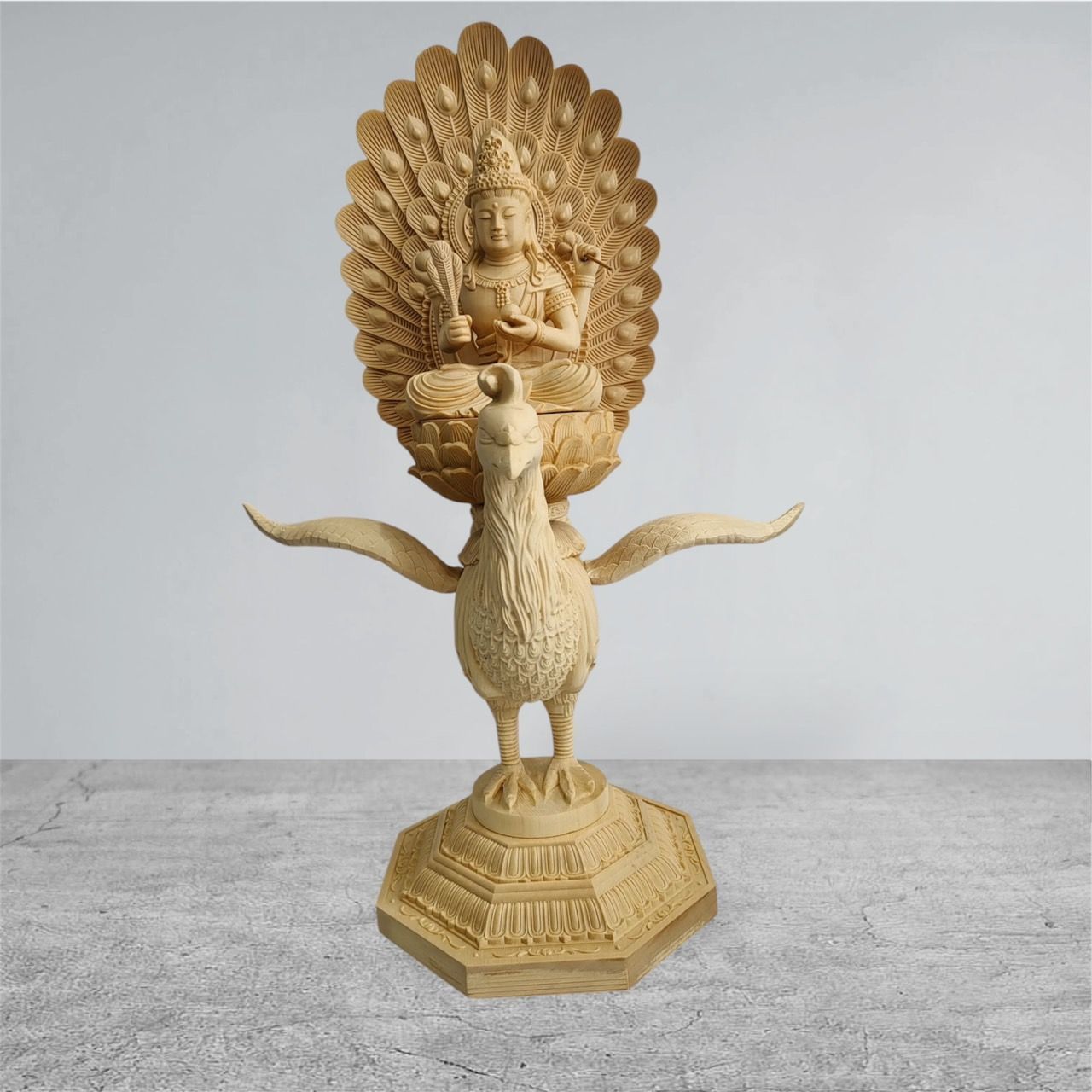 檜木 仏教工芸品 木彫仏教 精密彫刻 孔雀明王座像 彫刻 オブジェ 置物