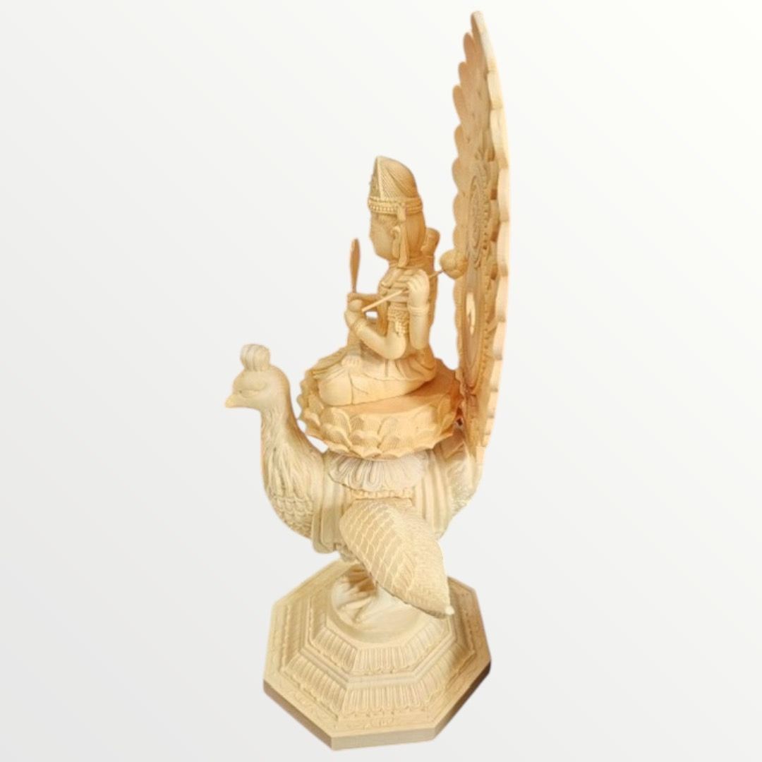 檜木 仏教工芸品 木彫仏教 精密彫刻 孔雀明王座像 彫刻 オブジェ 置物