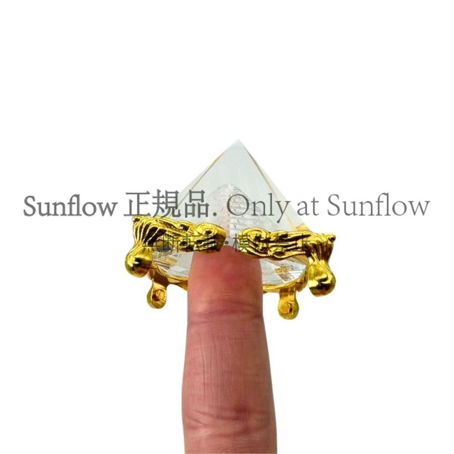 送料無料】オルゴナイト 黄金台座のピラミッド クリスタル 4.5cm
