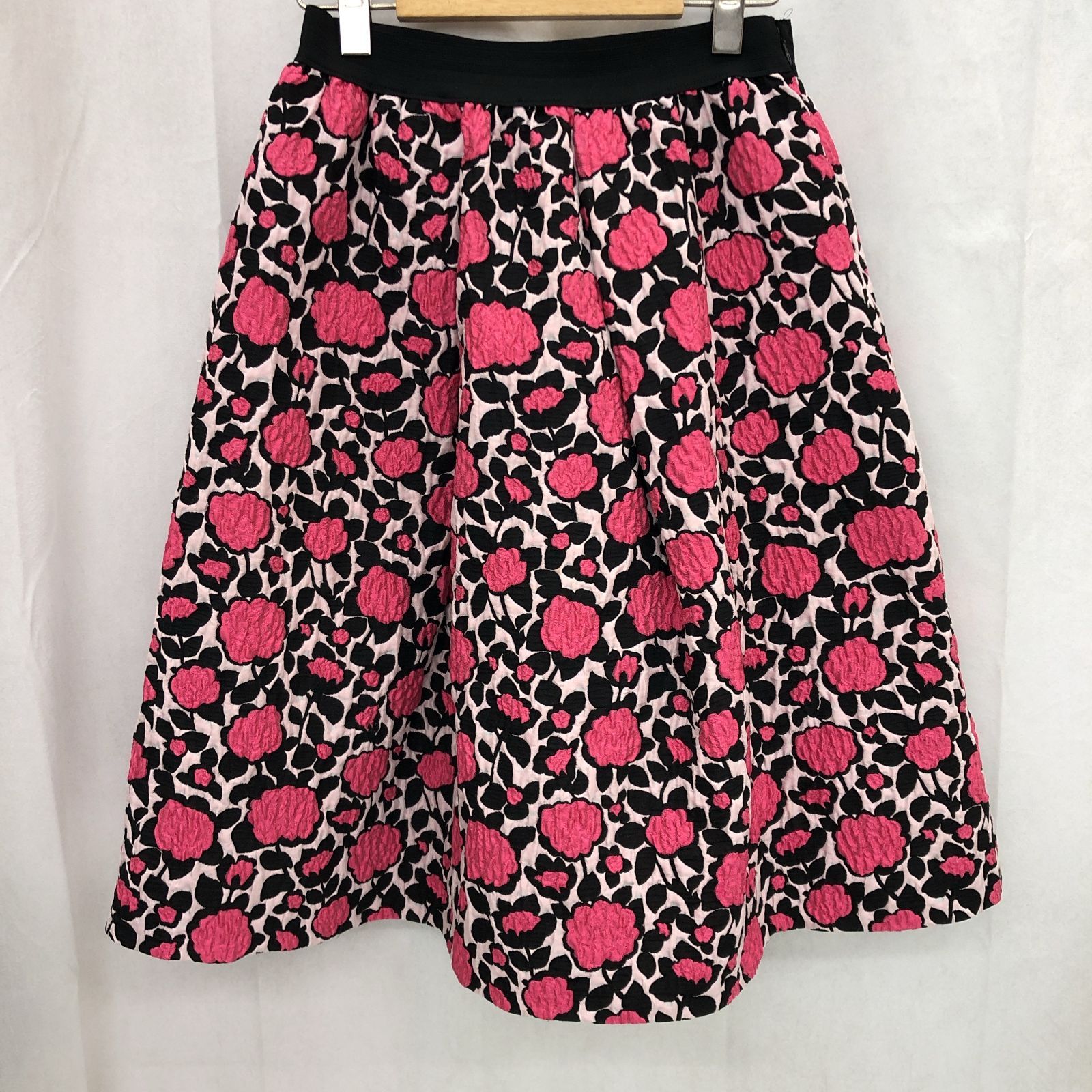 ⭐︎新品⭐︎ TO BE CHIC フレアスカート 花柄 TO BE CHIC ⭐︎新品⭐︎ TO BE CHIC フレアスカート 花柄 TO BE CHIC