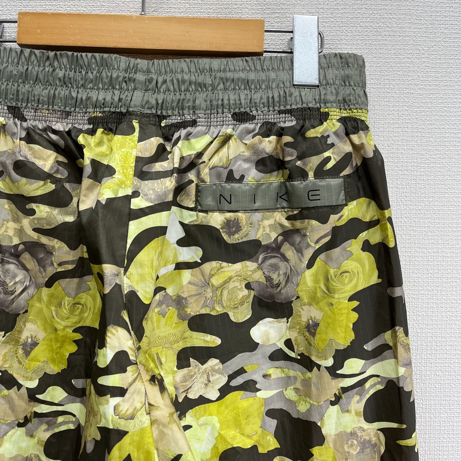 NIKE ナイキ CZ8187-325 イージー ウーブンパンツ 総柄 迷彩 カモ