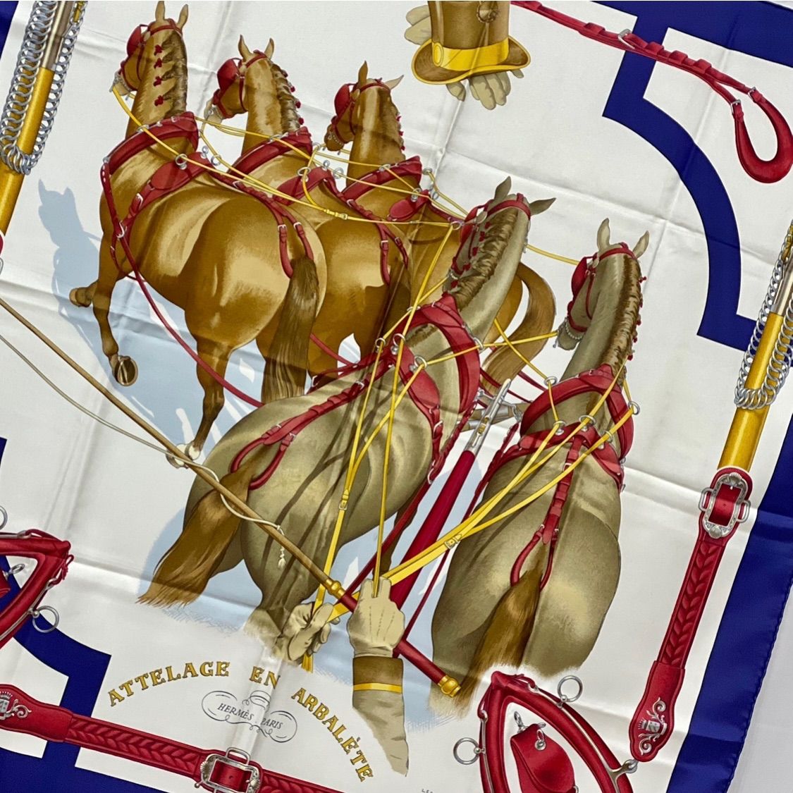 エルメス カレ90 ATTELAGE EN ARBALETE シルクスカーフ 馬車弓形連結