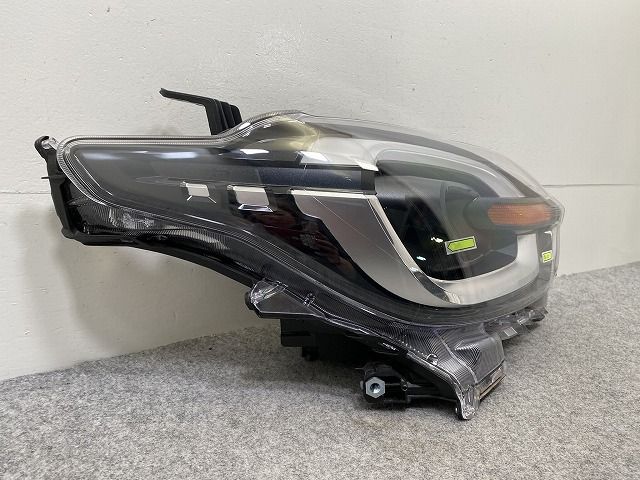 シエンタ MXPC10G ハイブリッド/MXPL10G/MXPL15G 純正 右 ヘッドライト