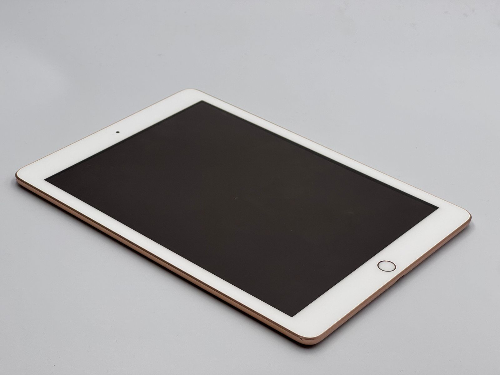 D】iPad 第6世代 32GB ゴールド Wi-Fi バッテリー【92%】 【公式通販】