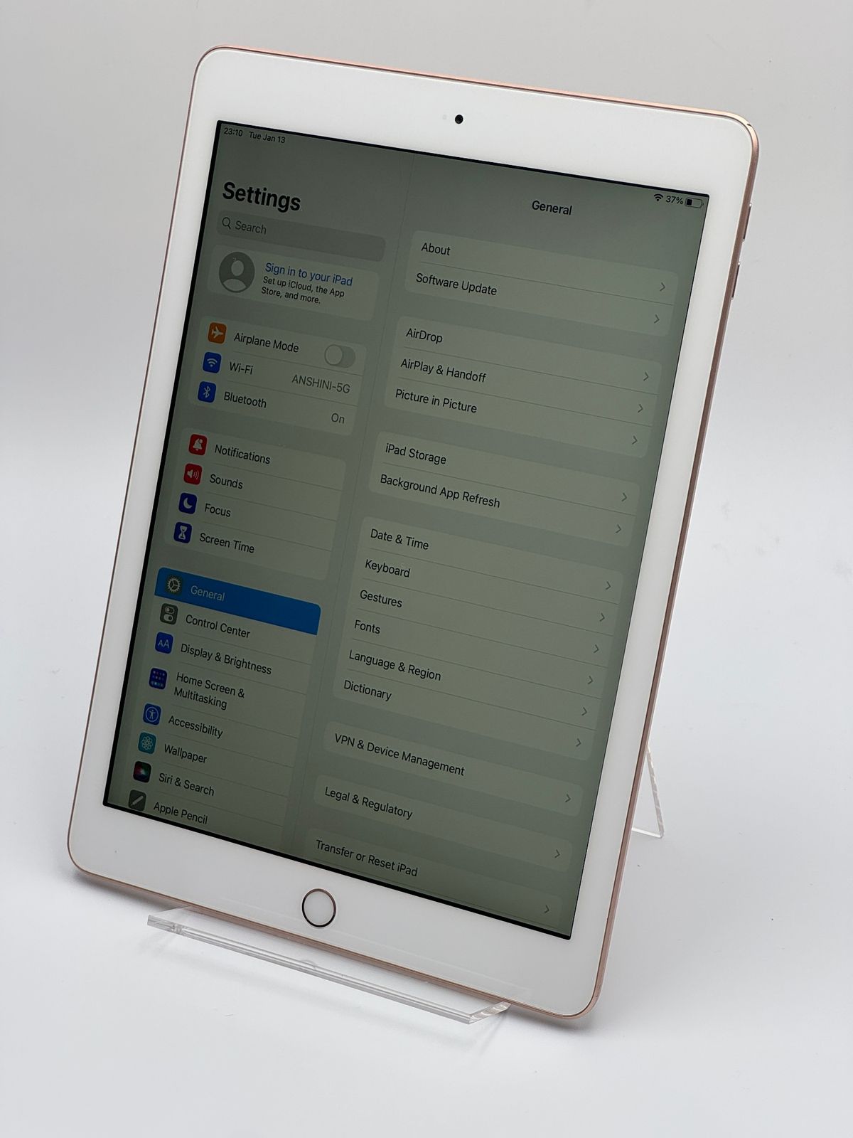 中古D】iPad 第6世代 32GB ゴールド Wi-Fi バッテリー【92%】 - メルカリ