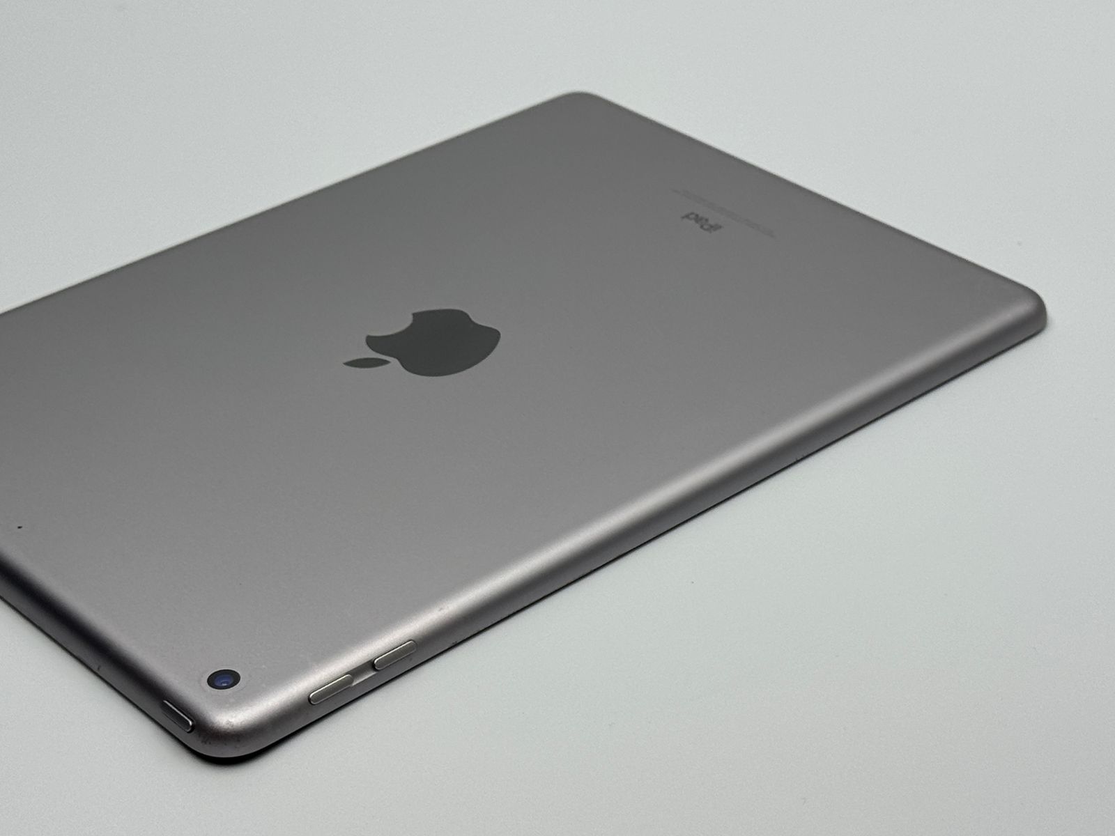 中古C】iPad 第6世代 32GB スペースグレイ Wi-Fi バッテリー【74