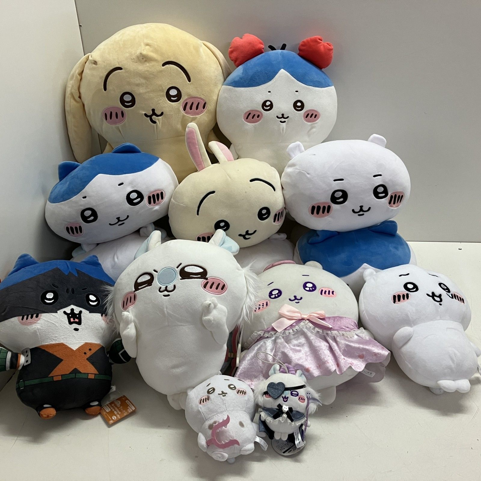 ちいかわ　ハチワレ　まとめ売り　ぬいぐるみ　グッズ　14点　ヒロアカ　バッグ ちいかわ ハチワレ まとめ売り ぬいぐるみ グッズ 14点 ヒロアカ
