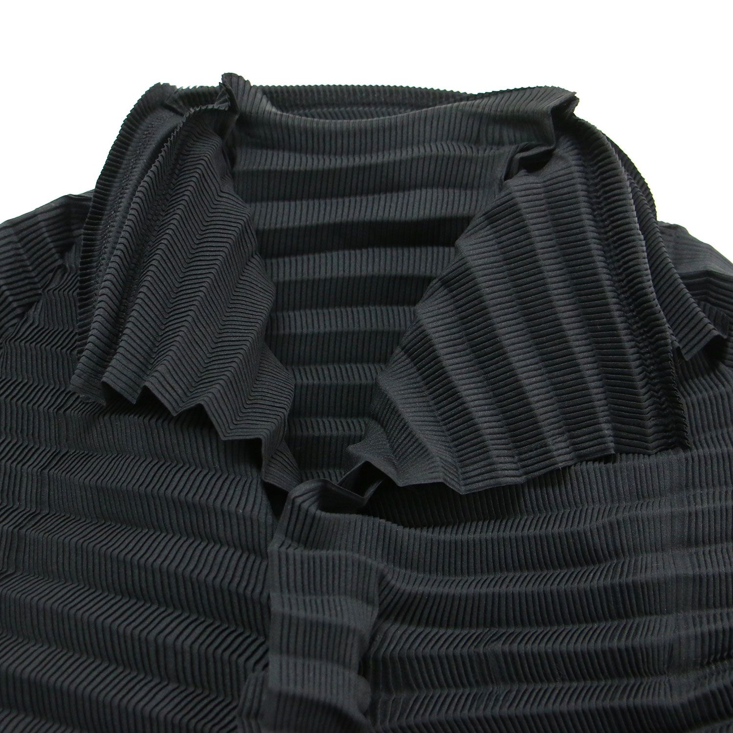 ISSEY MIYAKE イッセイミヤケ カーディガン ブラック 黒 サイズ:2 | プリーツカーディガン | FETE | ブラウス ハイネック 長袖 くるみボタン | トップス 日本製【レディース】【中古】 ISSEY MIYAKE イッセイミヤケ カーディガン ブラック 黒 サイズ:2