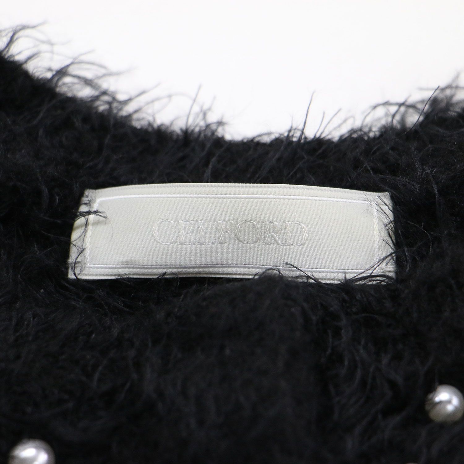 【美品】CELFORD セルフォード カーディガン ブラック 黒 サイズ:FREE | 23秋冬 シャギーミックスエムベリシュメントカーディガン | プルオーバー ショート丈 クルーネック 長袖 ビジュー ボタンダウン ウール | トップス セーター【レディース】【中古】 CELFORD（セルフォード）の「シャギーミックスエムベリシュメント