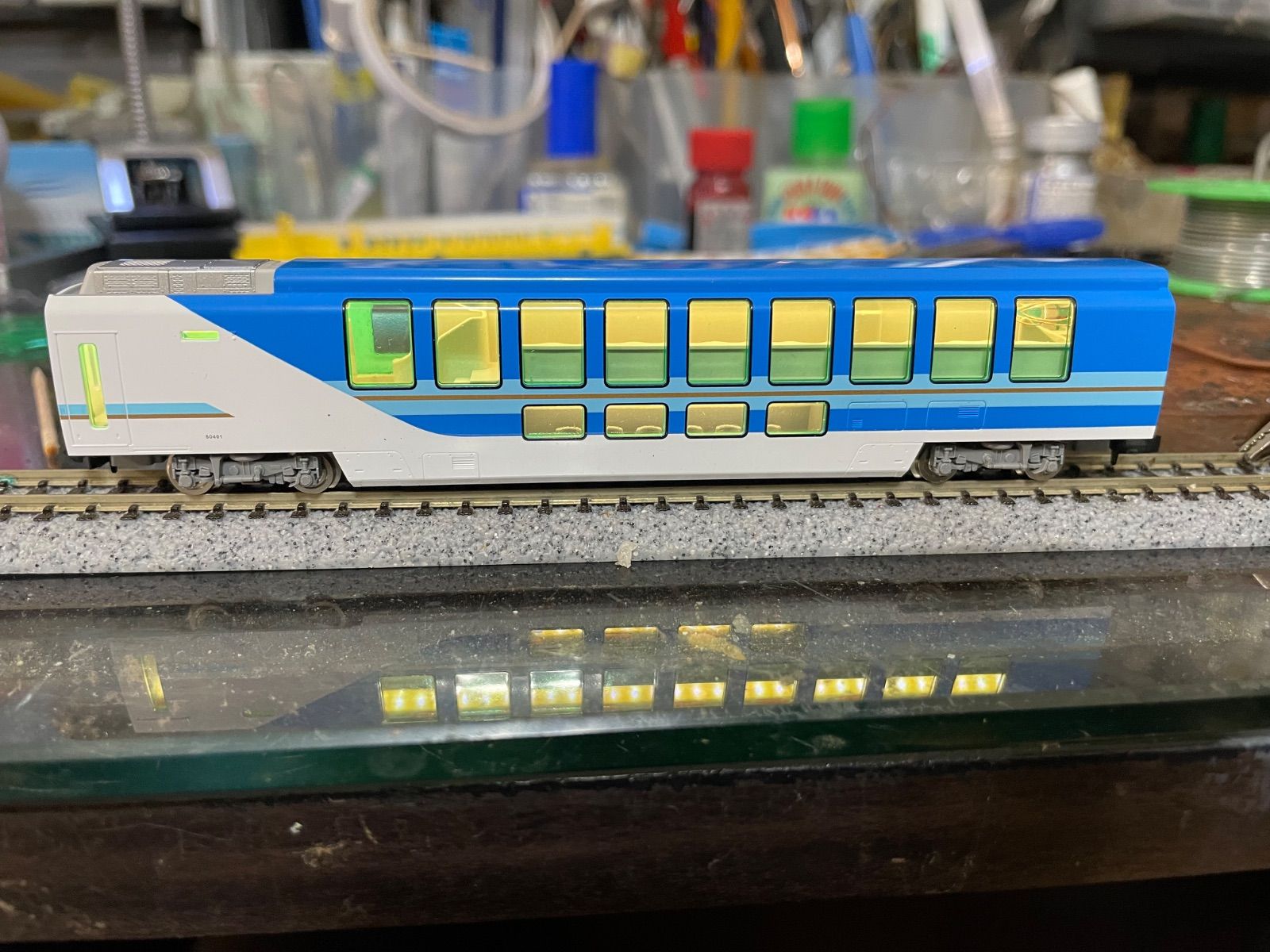 TOMIXのしまかぜに室内灯を装着します - メルカリ