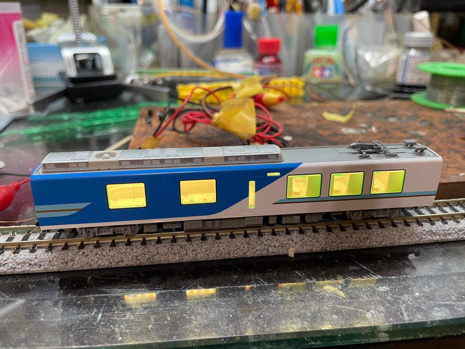 TOMIXのしまかぜに室内灯を装着します - メルカリ