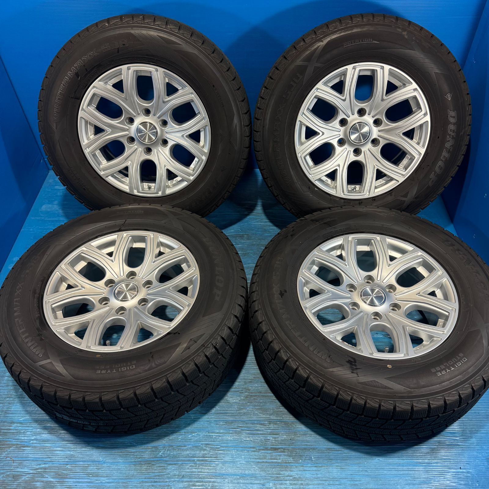 プラド ハイラックスサーフ用 ダンロップ ウィンターマックス SJ8 265