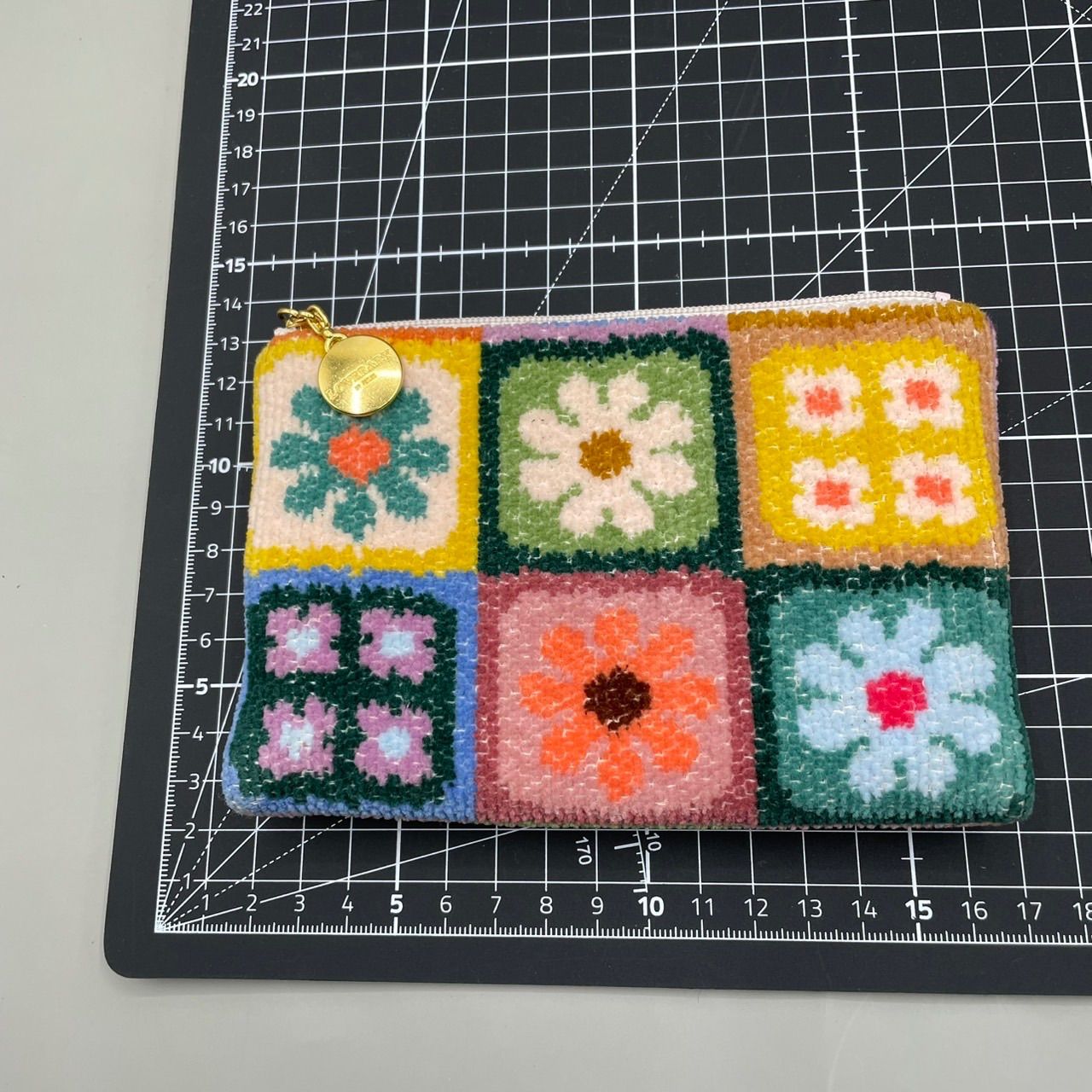 新品未使用　FEILER　フェイラーポーチ　フラワーパッチ　ティッシュポーチ FEILER - フェイラー ティッシュポーチ フラワーパッチの通販 by あお