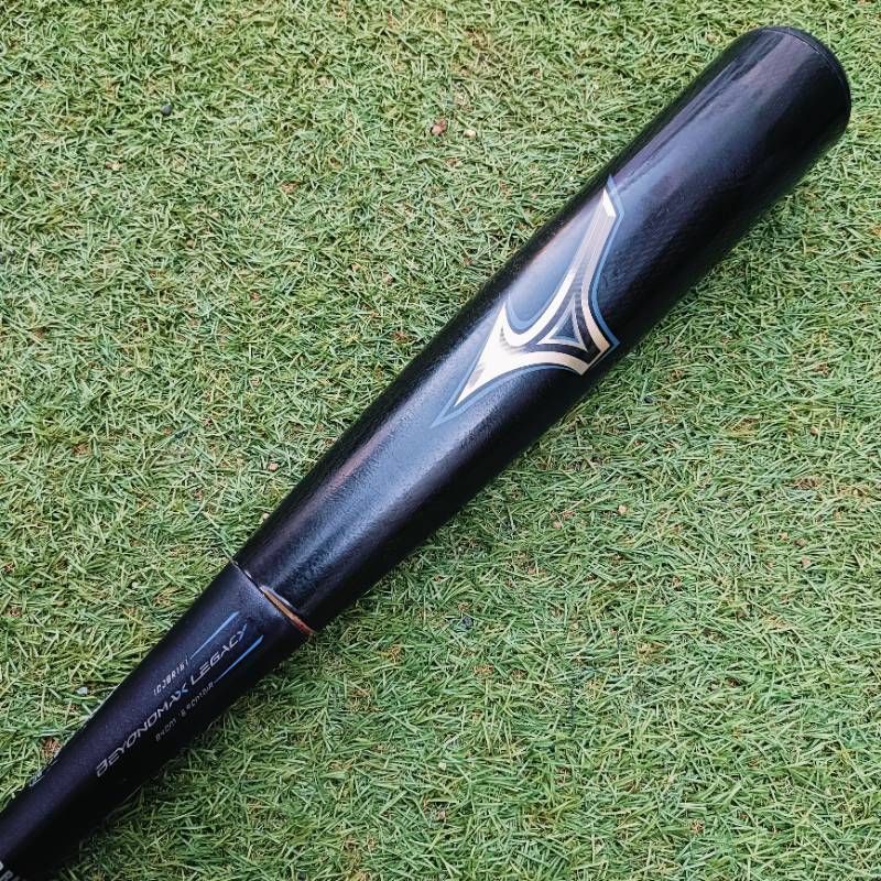 BEYOND MAX LEGACY 軟式バット 黒青84cm/730g BEYOND MAX LEGACY 84cm