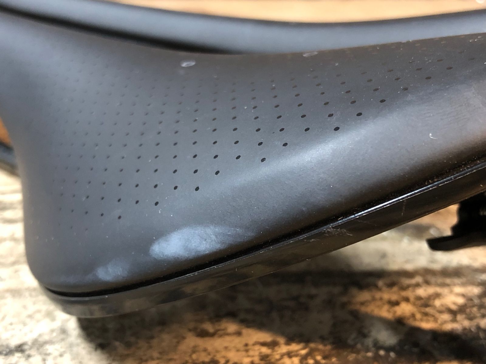 JP595 ボントレガー BONTRAGER AEOLUS COMP スチールレール サドル 黒